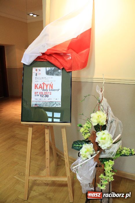 Zdjęcie w galerii na portalu naszraciborz.pl: Katyń. Doły śmierci. Wystawa w RCK wiadomości z regionu