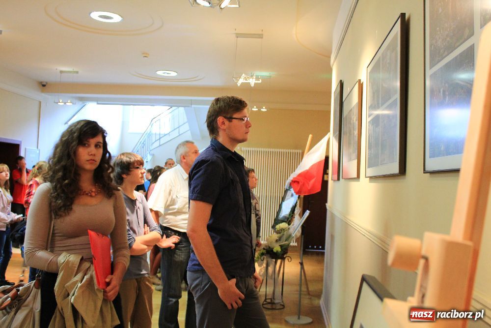 Zdjęcie w galerii na portalu naszraciborz.pl: Katyń. Doły śmierci. Wystawa w RCK wiadomości z regionu