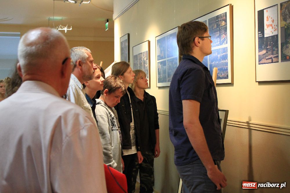 Zdjęcie w galerii na portalu naszraciborz.pl: Katyń. Doły śmierci. Wystawa w RCK wiadomości z regionu