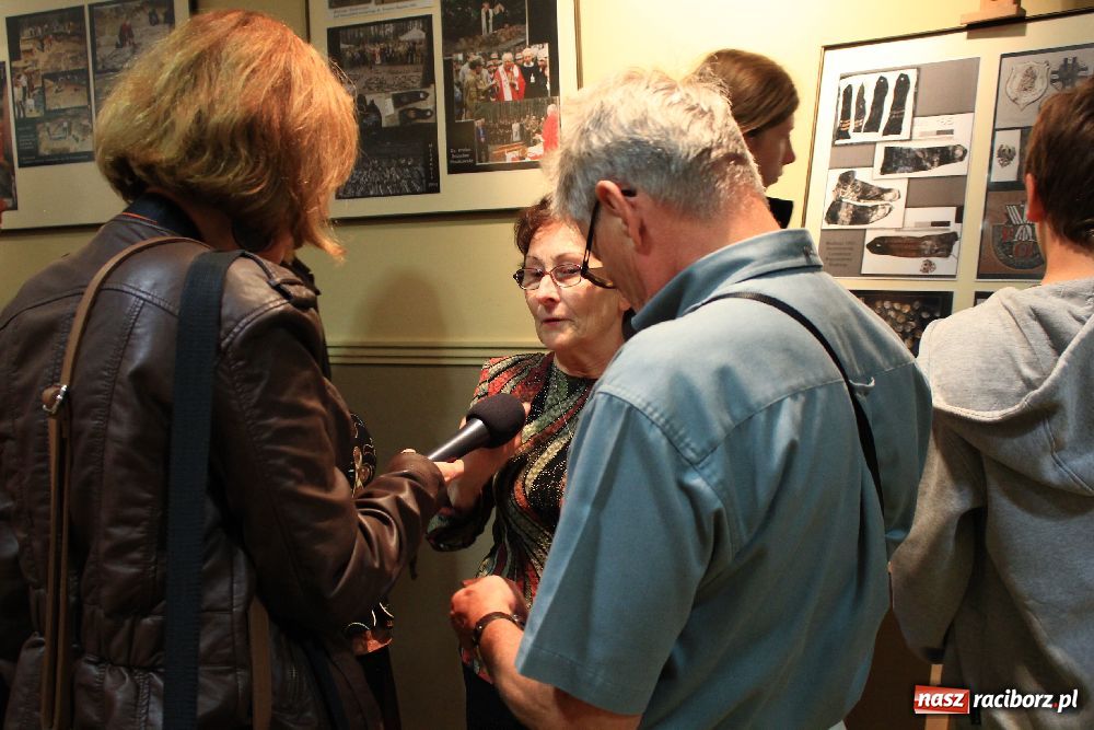 Zdjęcie w galerii na portalu naszraciborz.pl: Katyń. Doły śmierci. Wystawa w RCK wiadomości z regionu