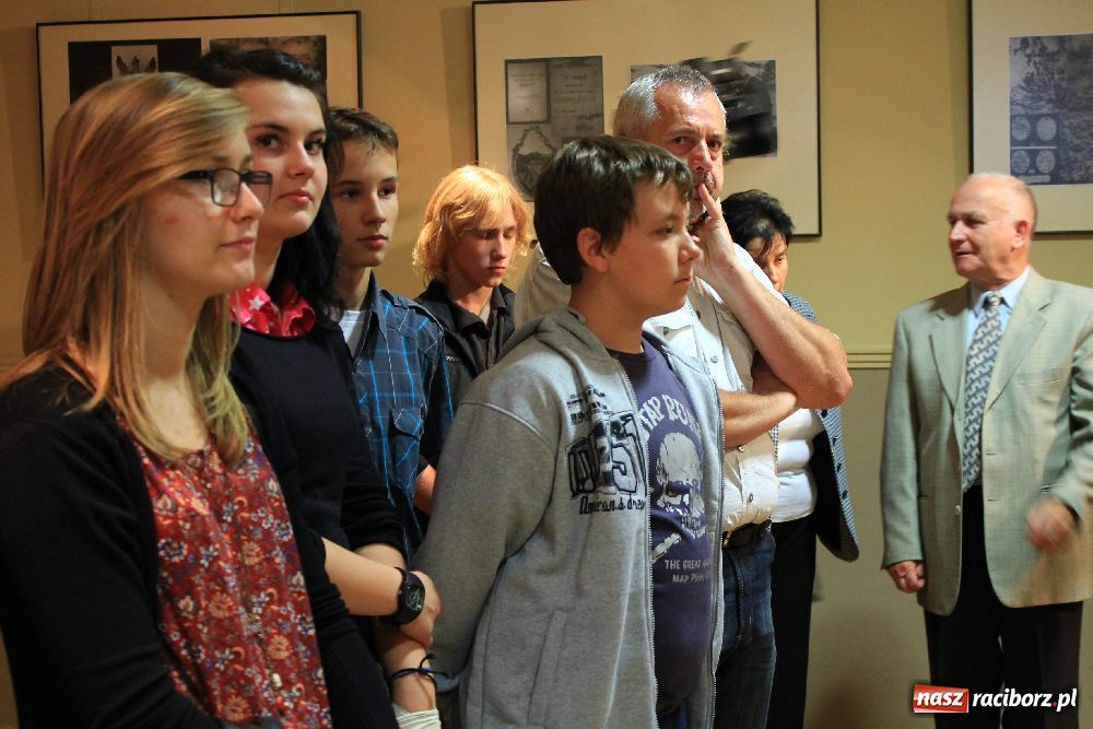 Zdjęcie w galerii na portalu naszraciborz.pl: Katyń. Doły śmierci. Wystawa w RCK wiadomości z regionu