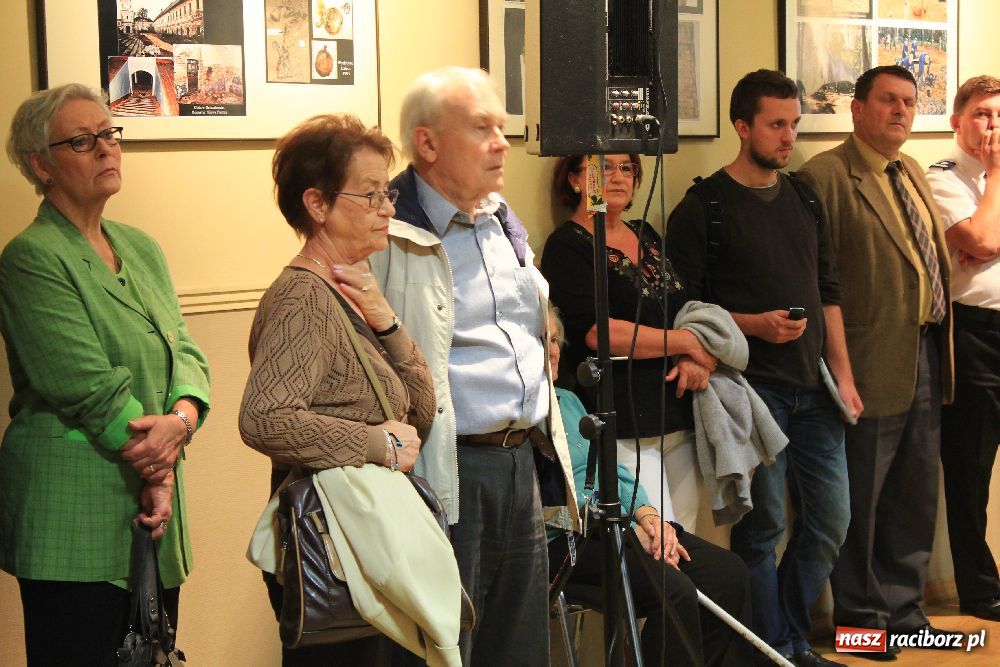 Zdjęcie w galerii na portalu naszraciborz.pl: Katyń. Doły śmierci. Wystawa w RCK wiadomości z regionu