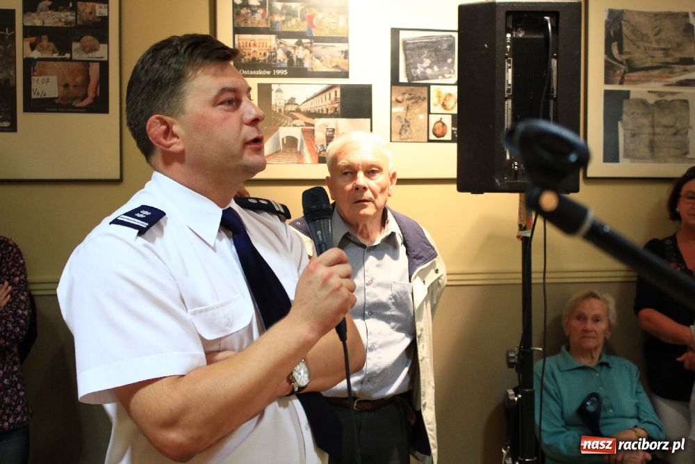 Zdjęcie w galerii na portalu naszraciborz.pl: Katyń. Doły śmierci. Wystawa w RCK wiadomości z regionu