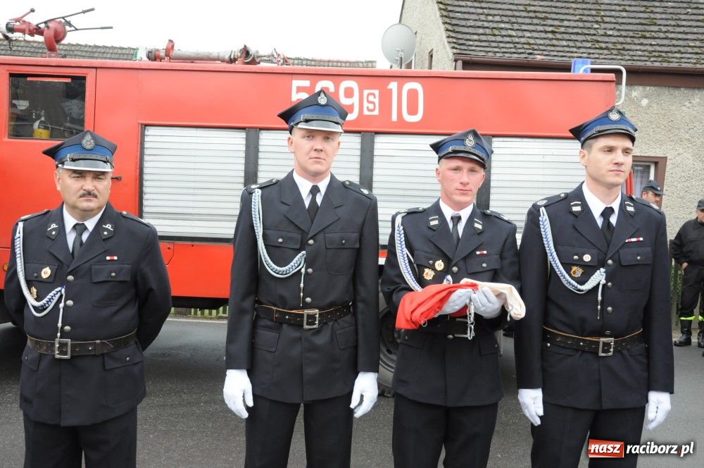 Zdjęcie w galerii na portalu naszraciborz.pl: Nowiutki strażacki mercedes w Siedliskach wiadomości z regionu