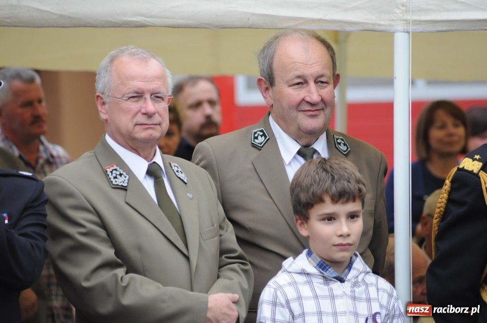 Zdjęcie w galerii na portalu naszraciborz.pl: Nowiutki strażacki mercedes w Siedliskach wiadomości z regionu