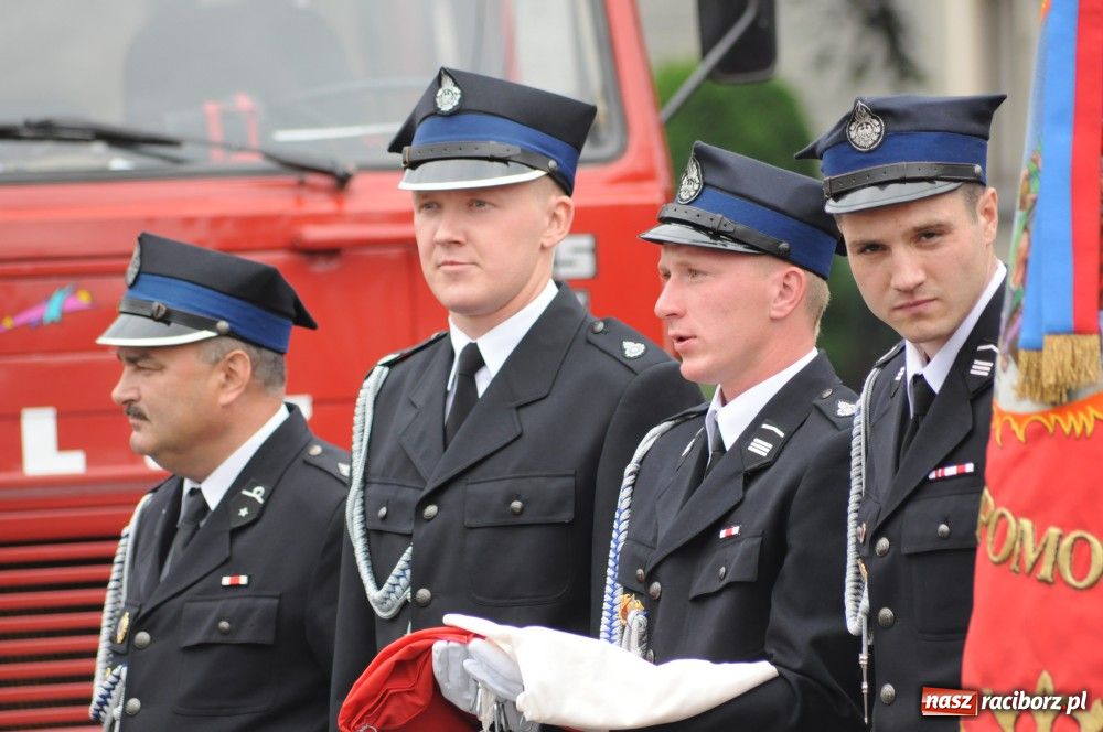 Zdjęcie w galerii na portalu naszraciborz.pl: Nowiutki strażacki mercedes w Siedliskach wiadomości z regionu
