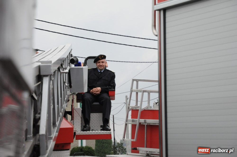 Zdjęcie w galerii na portalu naszraciborz.pl: Nowiutki strażacki mercedes w Siedliskach wiadomości z regionu