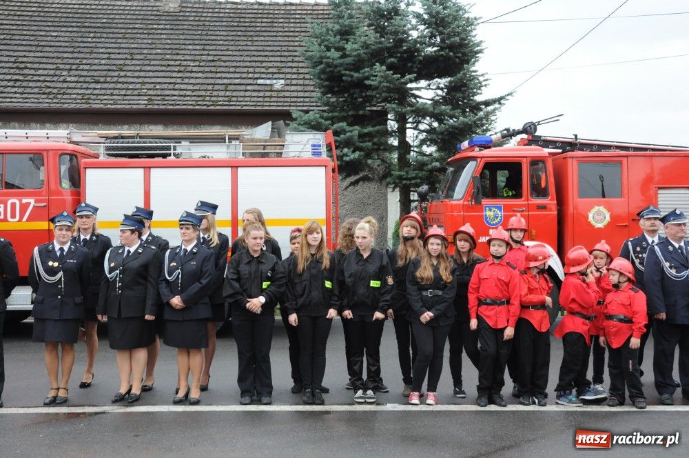 Zdjęcie w galerii na portalu naszraciborz.pl: Nowiutki strażacki mercedes w Siedliskach wiadomości z regionu