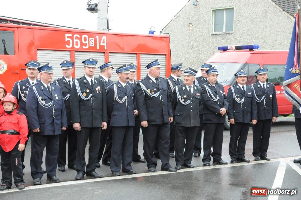 Zdjęcie w galerii na portalu naszraciborz.pl: Nowiutki strażacki mercedes w Siedliskach wiadomości z regionu