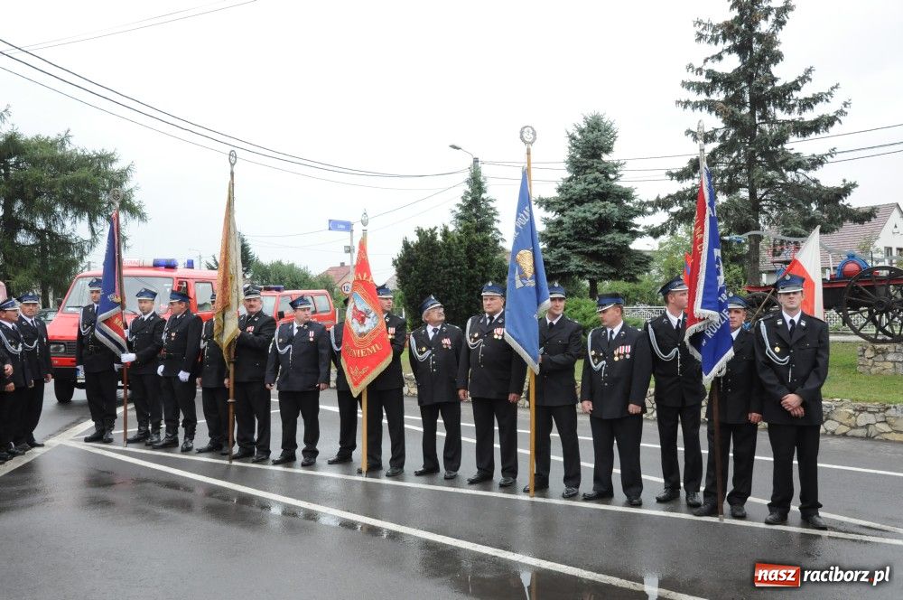 Zdjęcie w galerii na portalu naszraciborz.pl: Nowiutki strażacki mercedes w Siedliskach wiadomości z regionu