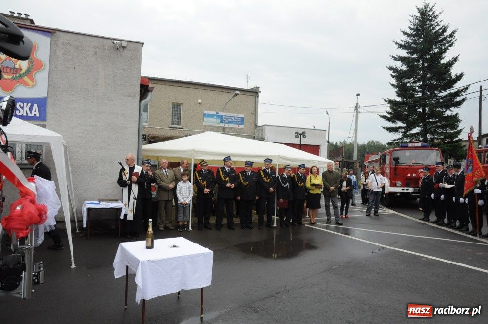 Zdjęcie w galerii na portalu naszraciborz.pl: Nowiutki strażacki mercedes w Siedliskach wiadomości z regionu
