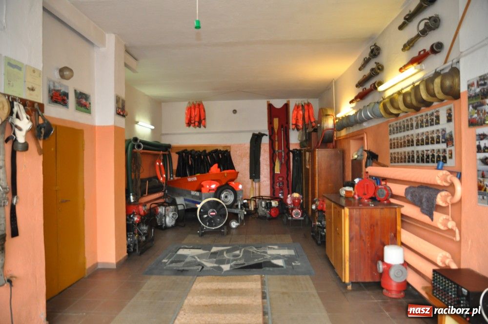 Zdjęcie w galerii na portalu naszraciborz.pl: Nowiutki strażacki mercedes w Siedliskach wiadomości z regionu