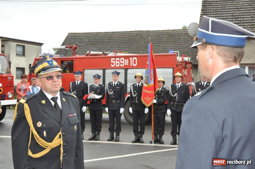 Zdjęcie w galerii na portalu naszraciborz.pl: Nowiutki strażacki mercedes w Siedliskach wiadomości z regionu
