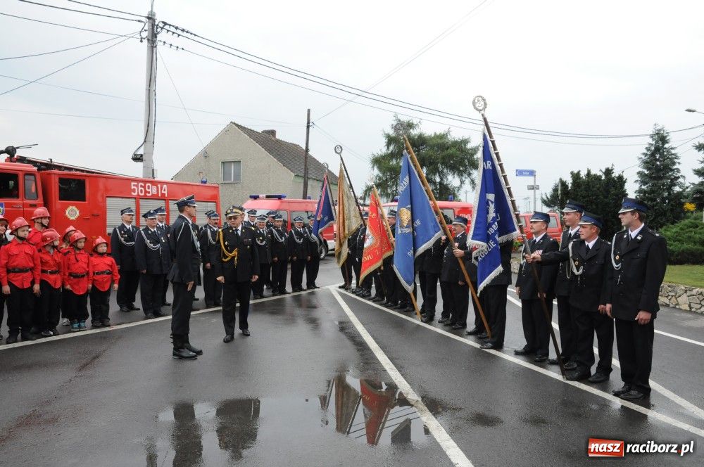 Zdjęcie w galerii na portalu naszraciborz.pl: Nowiutki strażacki mercedes w Siedliskach wiadomości z regionu