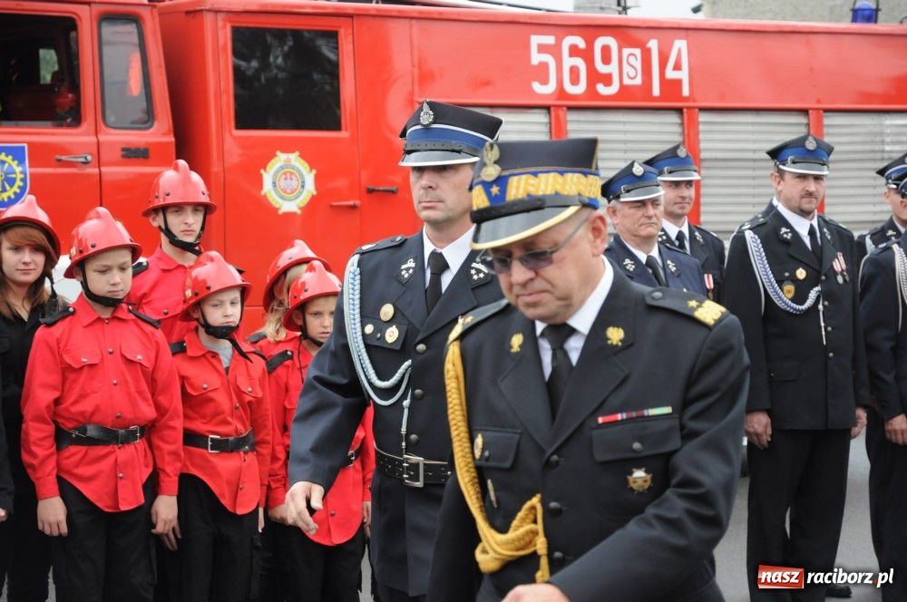 Zdjęcie w galerii na portalu naszraciborz.pl: Nowiutki strażacki mercedes w Siedliskach wiadomości z regionu