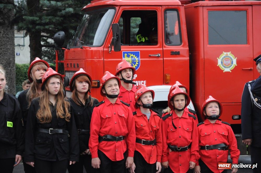 Zdjęcie w galerii na portalu naszraciborz.pl: Nowiutki strażacki mercedes w Siedliskach wiadomości z regionu