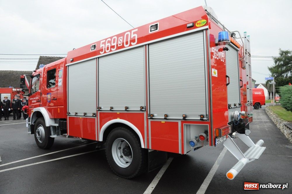 Zdjęcie w galerii na portalu naszraciborz.pl: Nowiutki strażacki mercedes w Siedliskach wiadomości z regionu