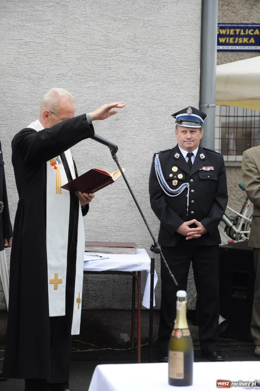 Zdjęcie w galerii na portalu naszraciborz.pl: Nowiutki strażacki mercedes w Siedliskach wiadomości z regionu