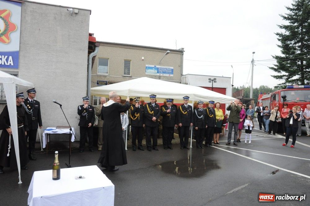Zdjęcie w galerii na portalu naszraciborz.pl: Nowiutki strażacki mercedes w Siedliskach wiadomości z regionu