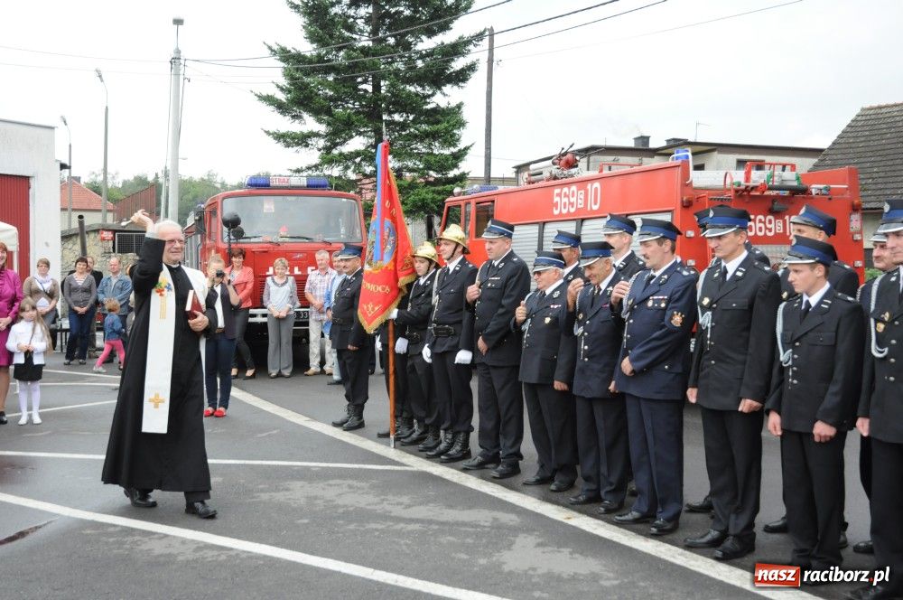 Zdjęcie w galerii na portalu naszraciborz.pl: Nowiutki strażacki mercedes w Siedliskach wiadomości z regionu
