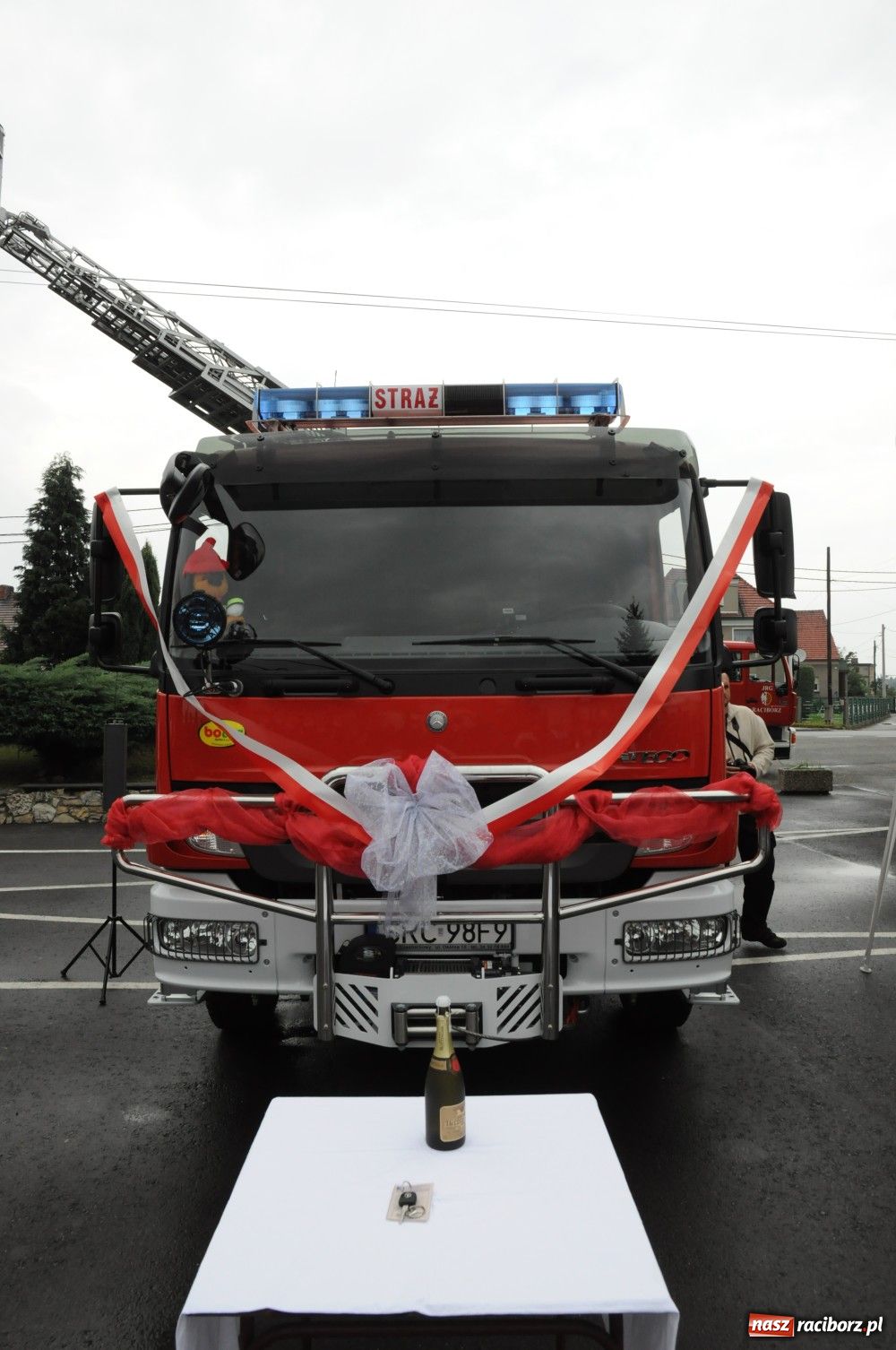 Zdjęcie w galerii na portalu naszraciborz.pl: Nowiutki strażacki mercedes w Siedliskach wiadomości z regionu