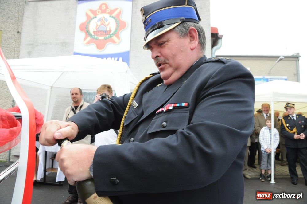 Zdjęcie w galerii na portalu naszraciborz.pl: Nowiutki strażacki mercedes w Siedliskach wiadomości z regionu