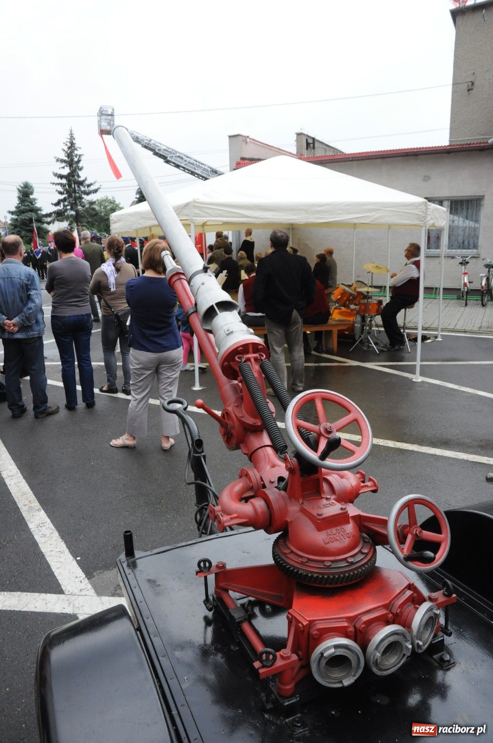Zdjęcie w galerii na portalu naszraciborz.pl: Nowiutki strażacki mercedes w Siedliskach wiadomości z regionu