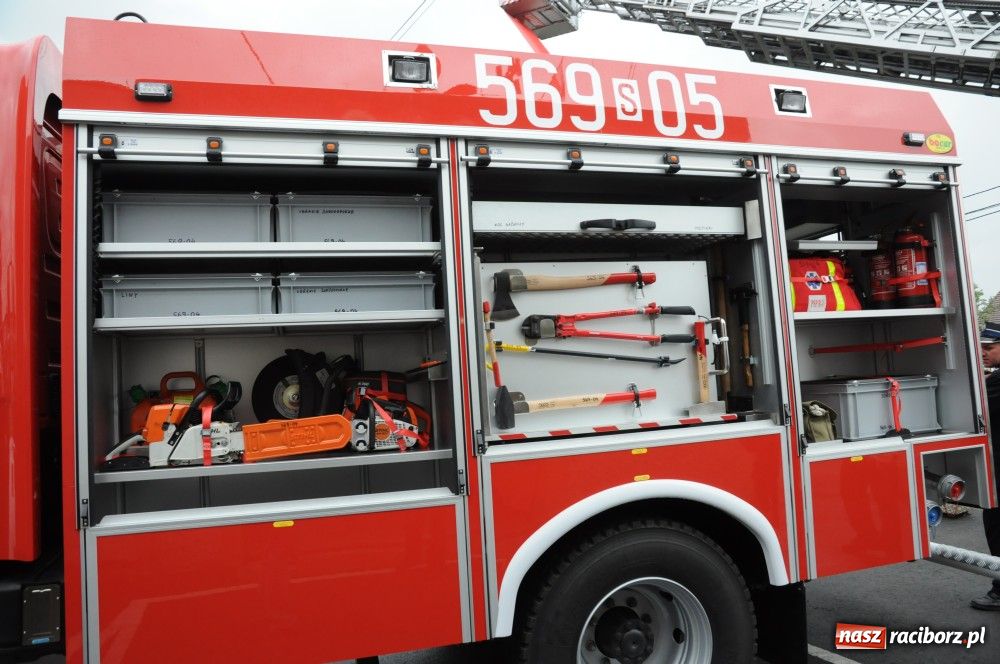 Zdjęcie w galerii na portalu naszraciborz.pl: Nowiutki strażacki mercedes w Siedliskach wiadomości z regionu