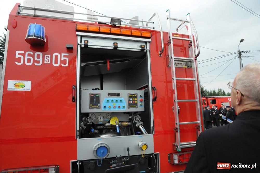 Zdjęcie w galerii na portalu naszraciborz.pl: Nowiutki strażacki mercedes w Siedliskach wiadomości z regionu
