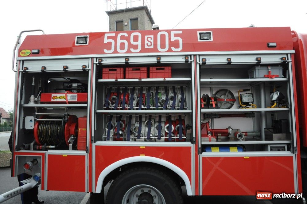 Zdjęcie w galerii na portalu naszraciborz.pl: Nowiutki strażacki mercedes w Siedliskach wiadomości z regionu