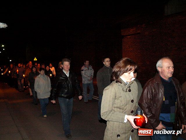 Zdjęcie w galerii na portalu naszraciborz.pl: Nocna procesja w Wojnowicach wiadomości z regionu