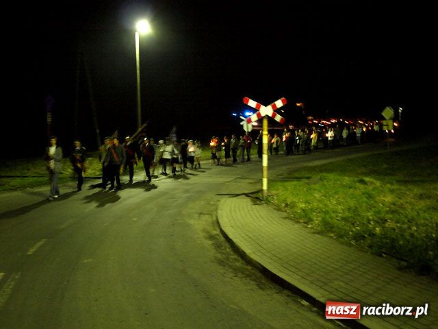 Zdjęcie w galerii na portalu naszraciborz.pl: Nocna procesja w Wojnowicach wiadomości z regionu
