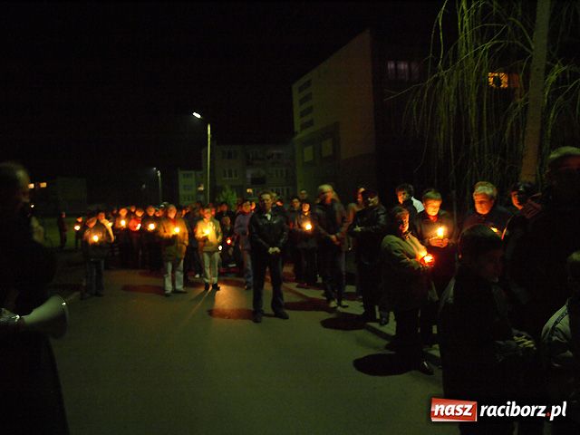 Zdjęcie w galerii na portalu naszraciborz.pl: Nocna procesja w Wojnowicach wiadomości z regionu