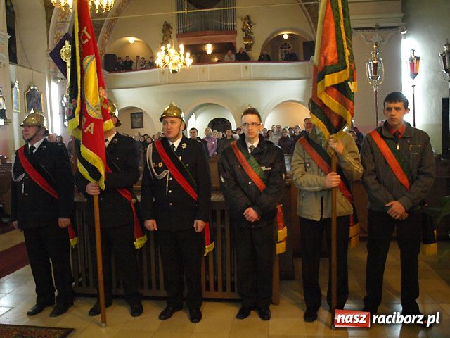 Zdjęcie w galerii na portalu naszraciborz.pl: Nocna procesja w Wojnowicach wiadomości z regionu