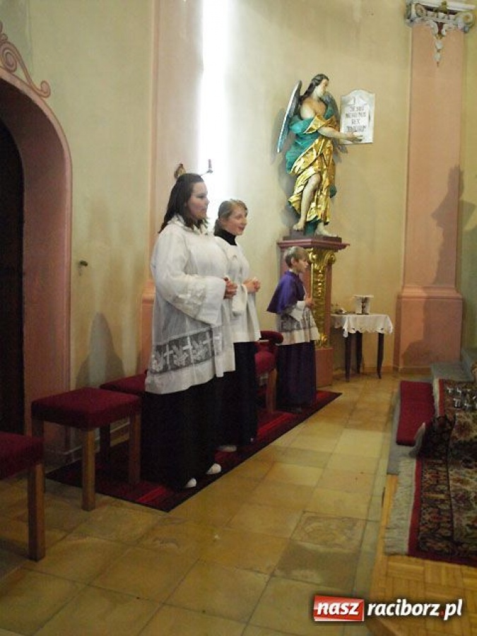 Zdjęcie w galerii na portalu naszraciborz.pl: Nocna procesja w Wojnowicach wiadomości z regionu