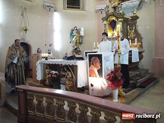 Zdjęcie w galerii na portalu naszraciborz.pl: Nocna procesja w Wojnowicach wiadomości z regionu