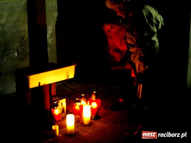 Zdjęcie w galerii na portalu naszraciborz.pl: Nocna procesja w Wojnowicach wiadomości z regionu