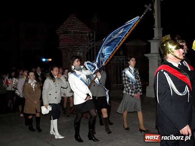 Zdjęcie w galerii na portalu naszraciborz.pl: Nocna procesja w Wojnowicach wiadomości z regionu