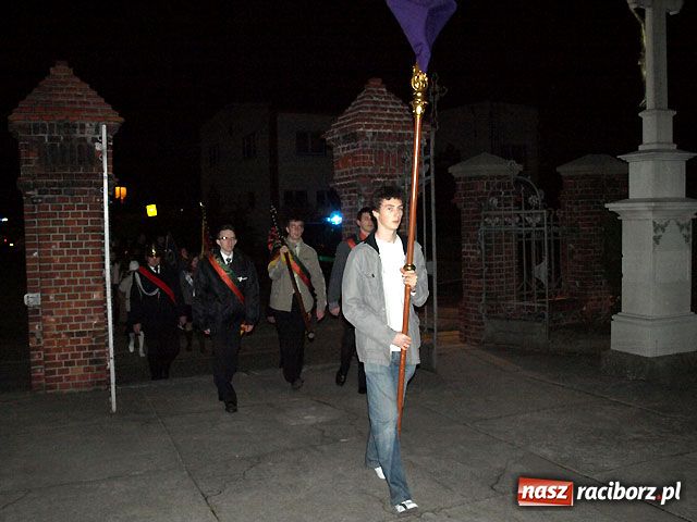 Zdjęcie w galerii na portalu naszraciborz.pl: Nocna procesja w Wojnowicach wiadomości z regionu