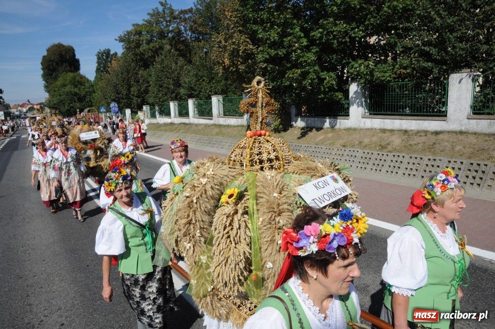 Zdjęcie w galerii na portalu naszraciborz.pl: Tłumy na dożynkach w Krzyżanowicach wiadomości z regionu