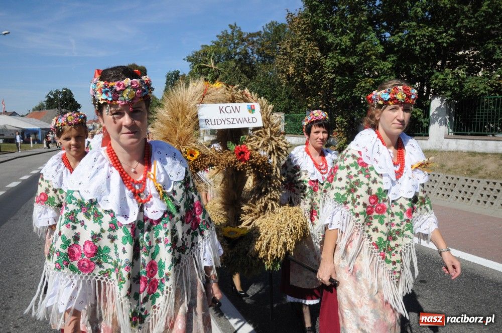 Zdjęcie w galerii na portalu naszraciborz.pl: Tłumy na dożynkach w Krzyżanowicach wiadomości z regionu