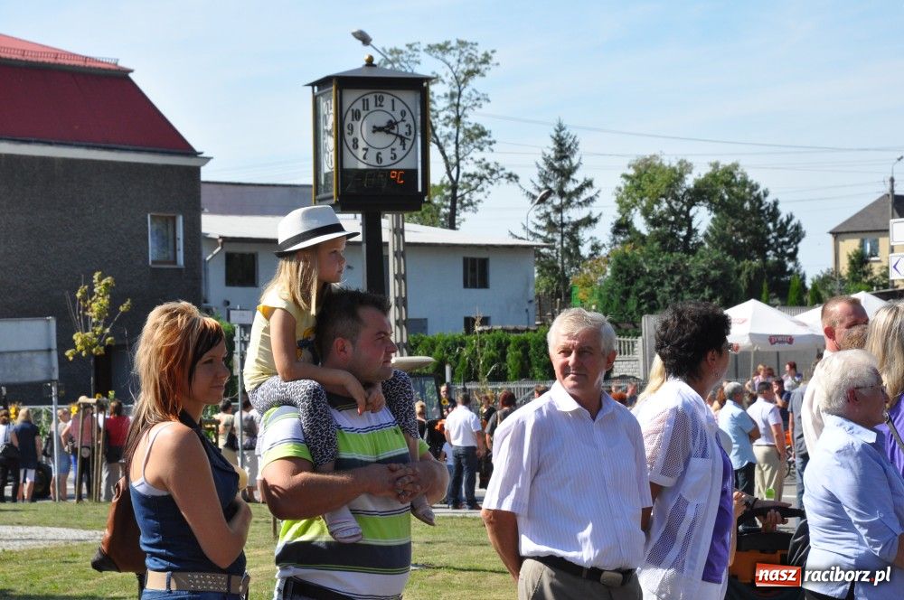 Zdjęcie w galerii na portalu naszraciborz.pl: Tłumy na dożynkach w Krzyżanowicach wiadomości z regionu