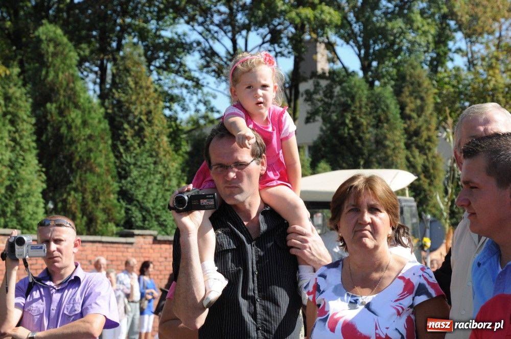 Zdjęcie w galerii na portalu naszraciborz.pl: Tłumy na dożynkach w Krzyżanowicach wiadomości z regionu