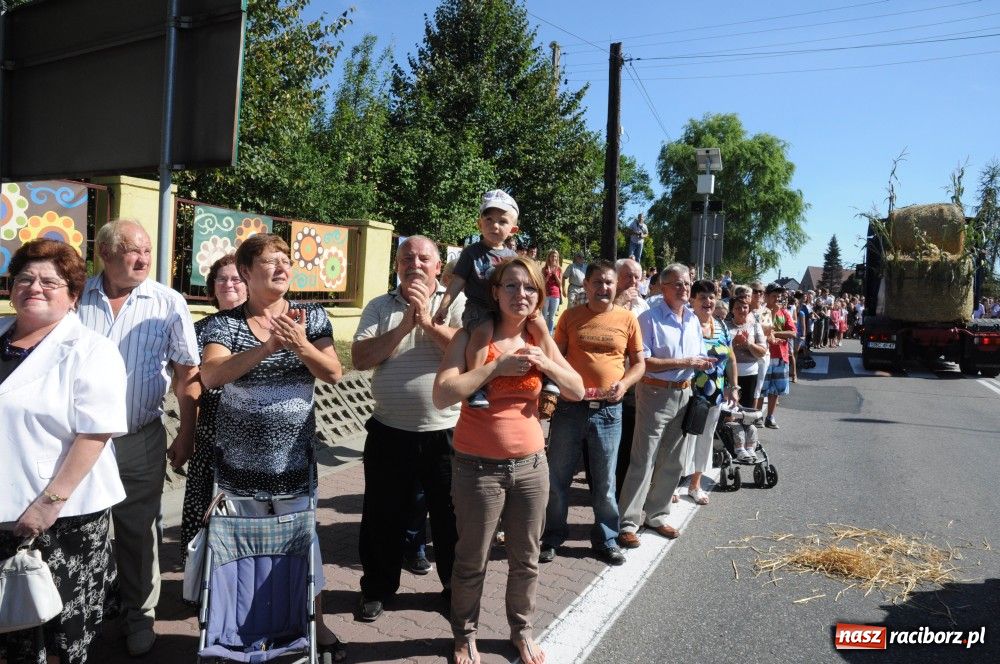 Zdjęcie w galerii na portalu naszraciborz.pl: Tłumy na dożynkach w Krzyżanowicach wiadomości z regionu