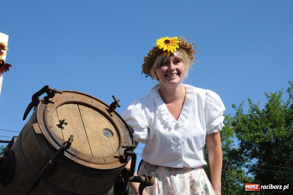 Zdjęcie w galerii na portalu naszraciborz.pl: Tłumy na dożynkach w Krzyżanowicach wiadomości z regionu