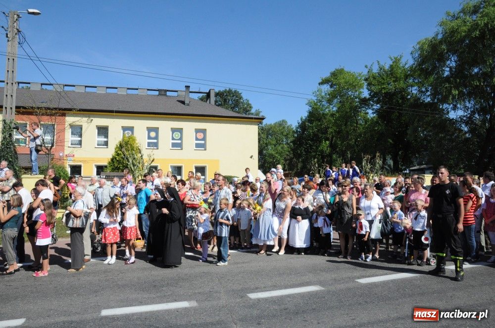 Zdjęcie w galerii na portalu naszraciborz.pl: Tłumy na dożynkach w Krzyżanowicach wiadomości z regionu