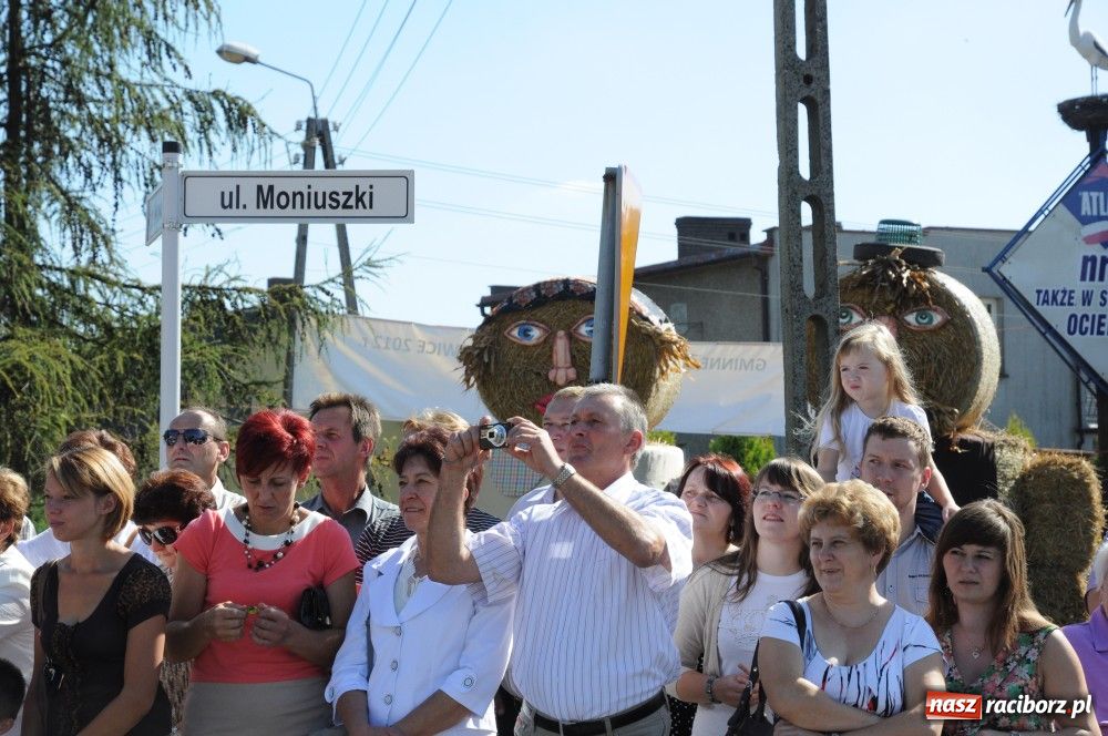 Zdjęcie w galerii na portalu naszraciborz.pl: Tłumy na dożynkach w Krzyżanowicach wiadomości z regionu