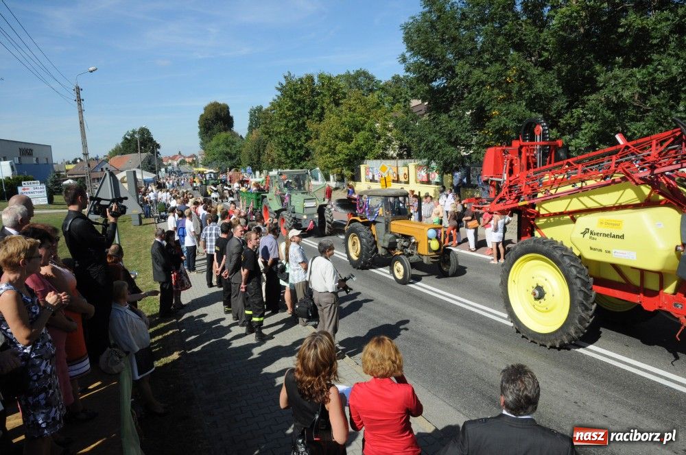 Zdjęcie w galerii na portalu naszraciborz.pl: Tłumy na dożynkach w Krzyżanowicach wiadomości z regionu