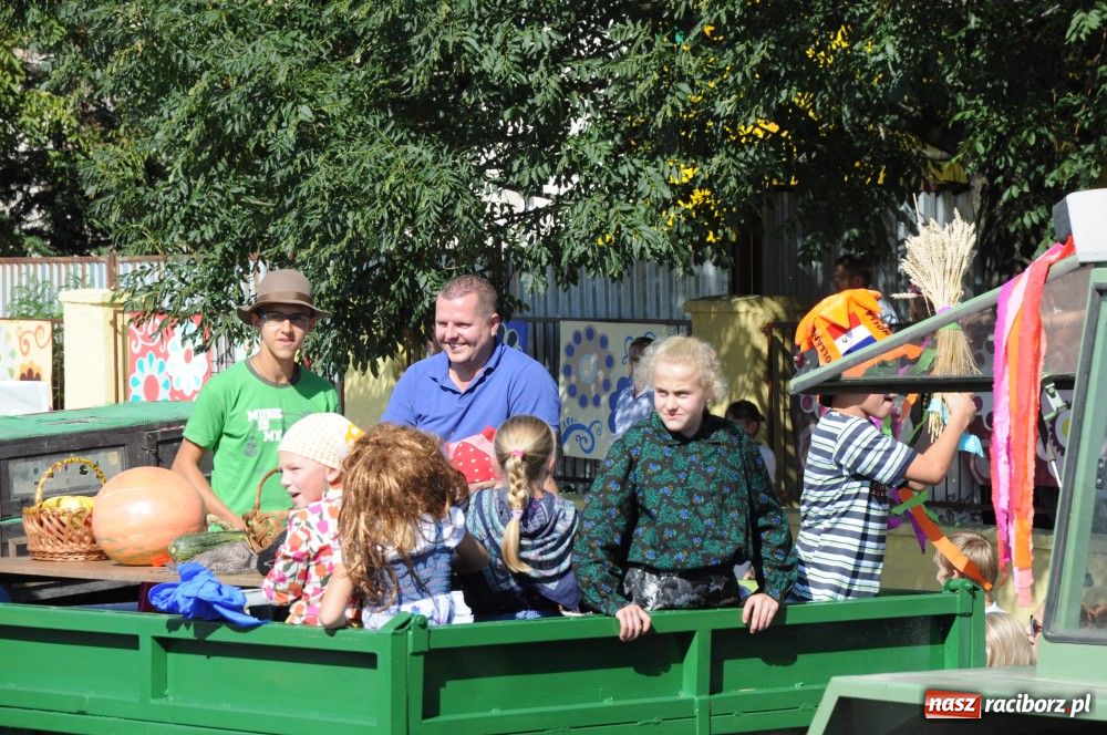 Zdjęcie w galerii na portalu naszraciborz.pl: Tłumy na dożynkach w Krzyżanowicach wiadomości z regionu