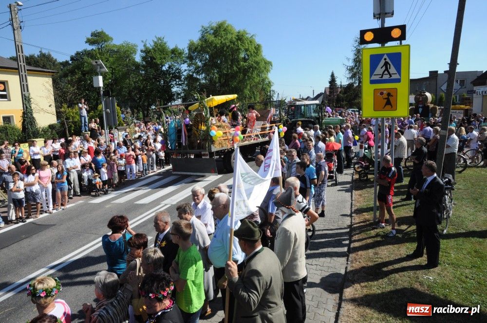Zdjęcie w galerii na portalu naszraciborz.pl: Tłumy na dożynkach w Krzyżanowicach wiadomości z regionu
